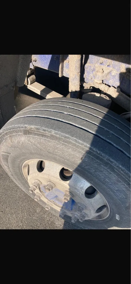 Volvo FM410 8x4 tipper - Image 3