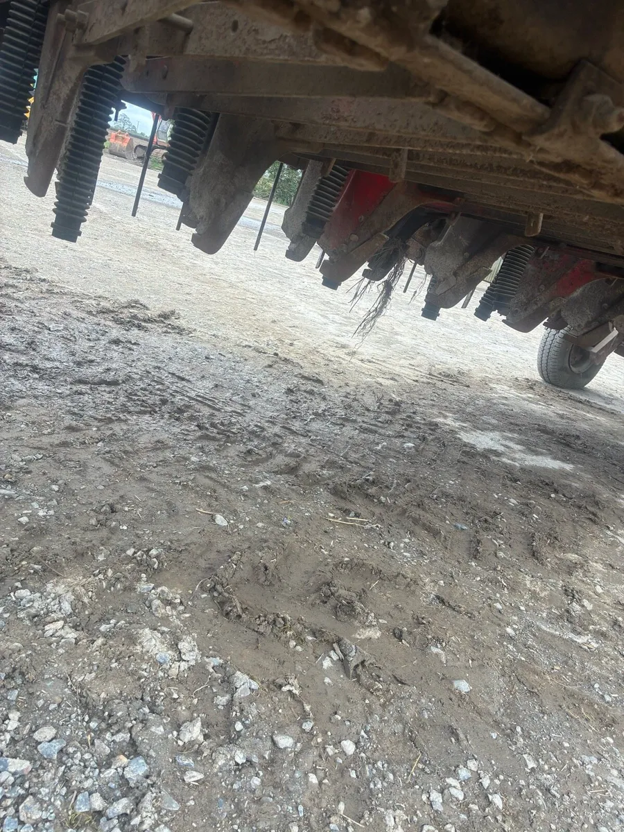 4 meter MF 30 corn sower - Image 2