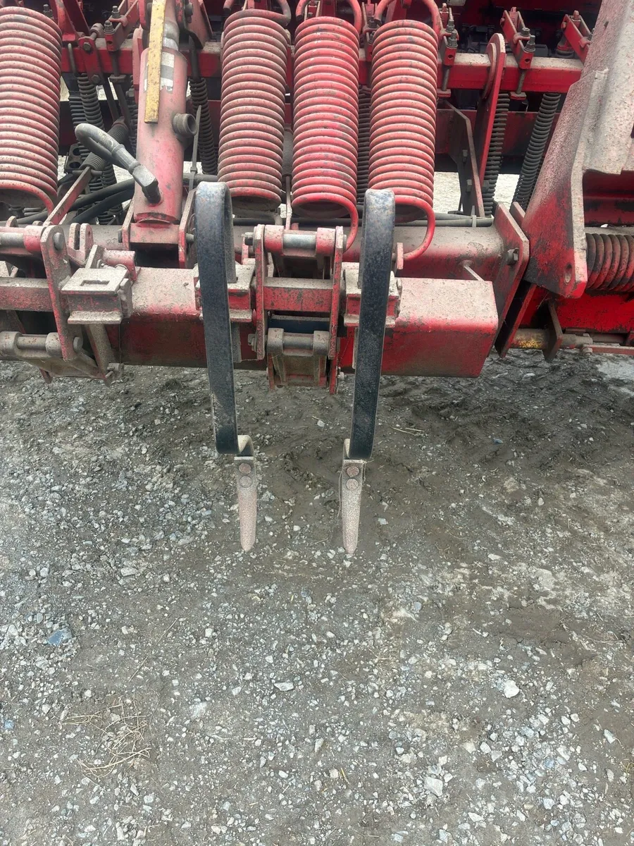 4 meter MF 30 corn sower - Image 3