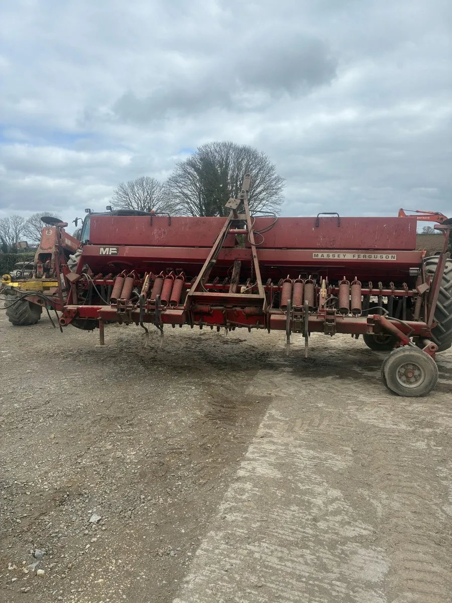 4 meter MF 30 corn sower - Image 4