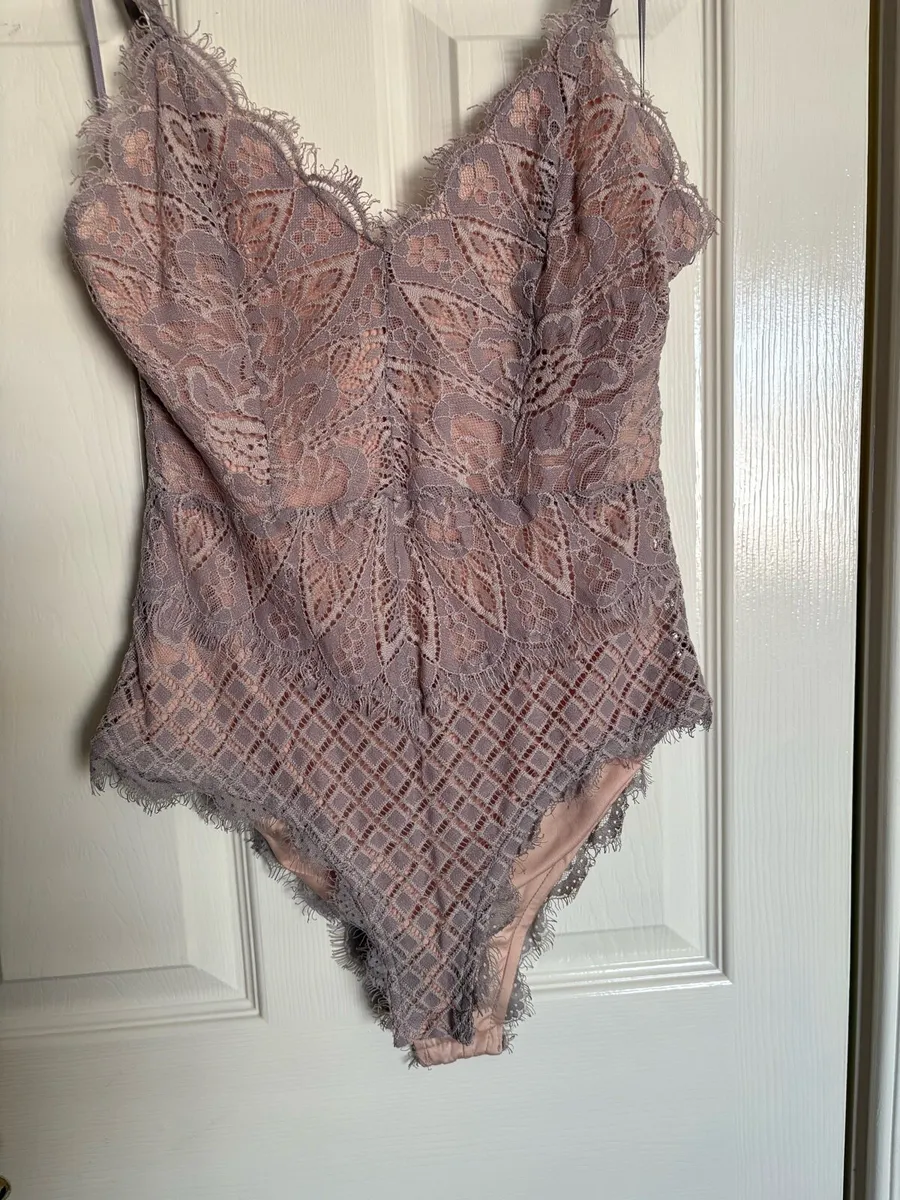 Ladies - Image 1