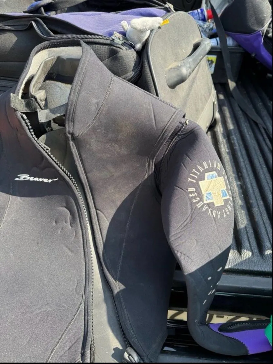 beaver two piece wetsuit - two piece - medium - Image 2