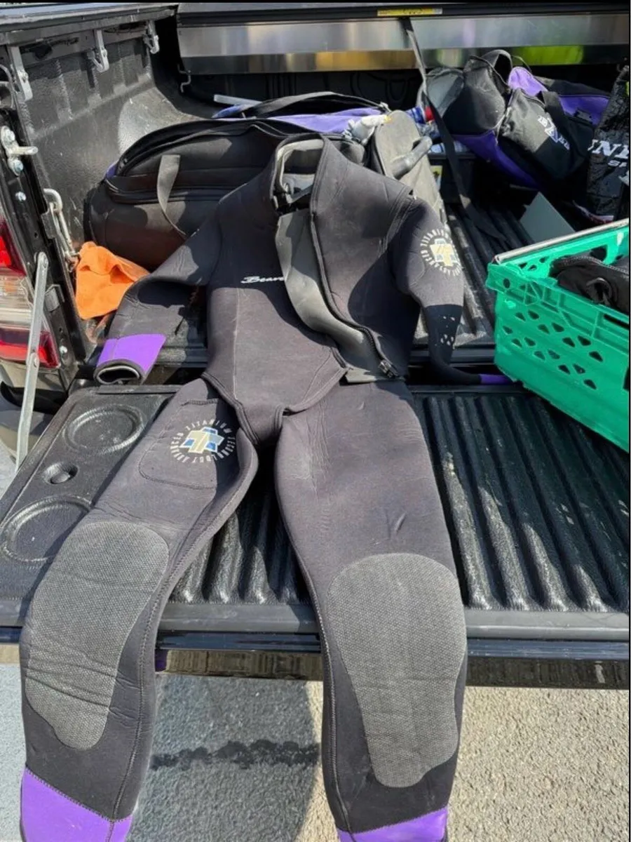 beaver two piece wetsuit - two piece - medium - Image 1