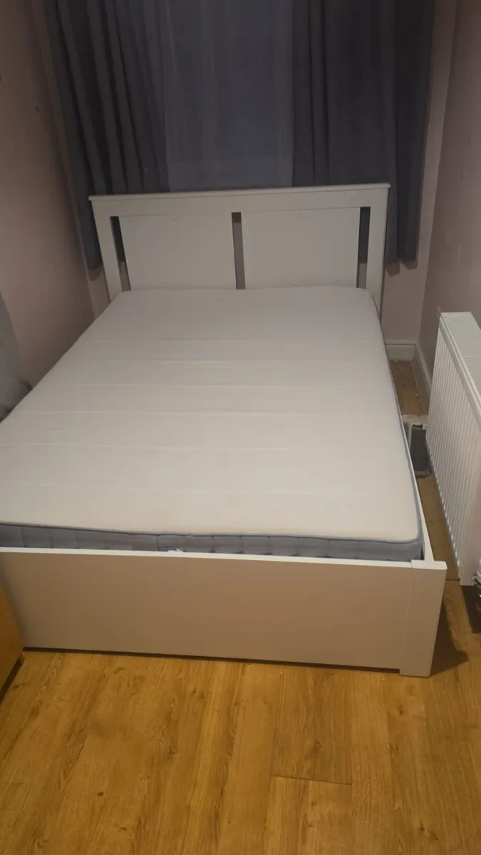 Double bed and matress  V good condition