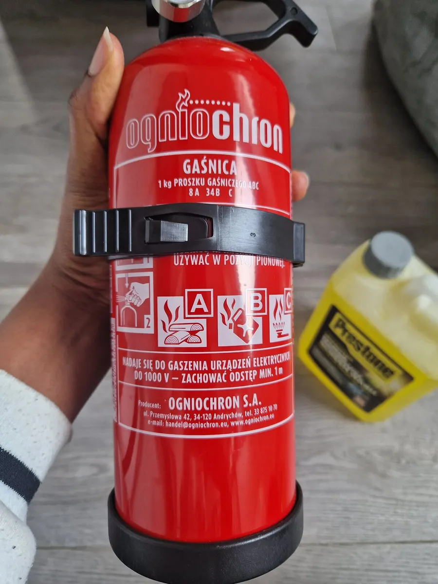 Screen wash & Fire Extinguisher - Image 2