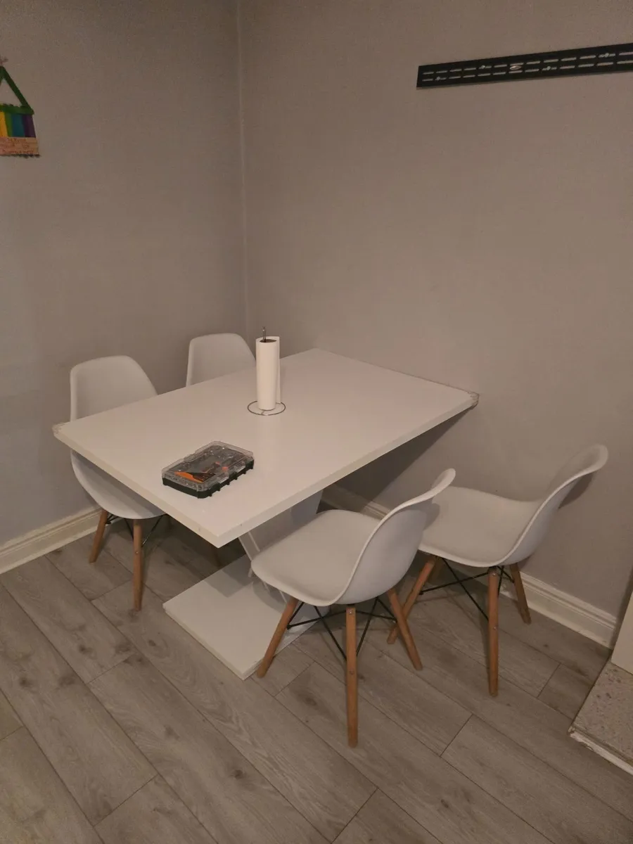 Kitchen table and Chairs