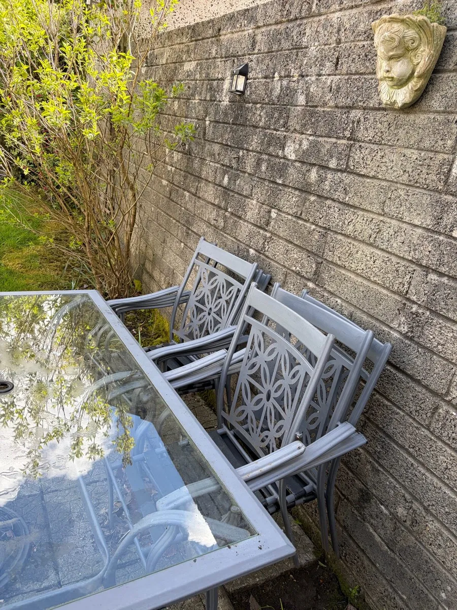 Garden table and chairs - Image 2