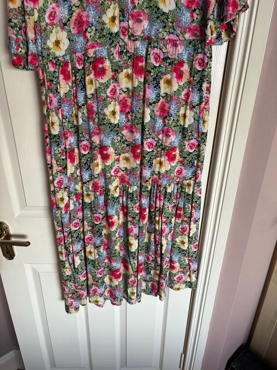 Ladies dress - Image 3