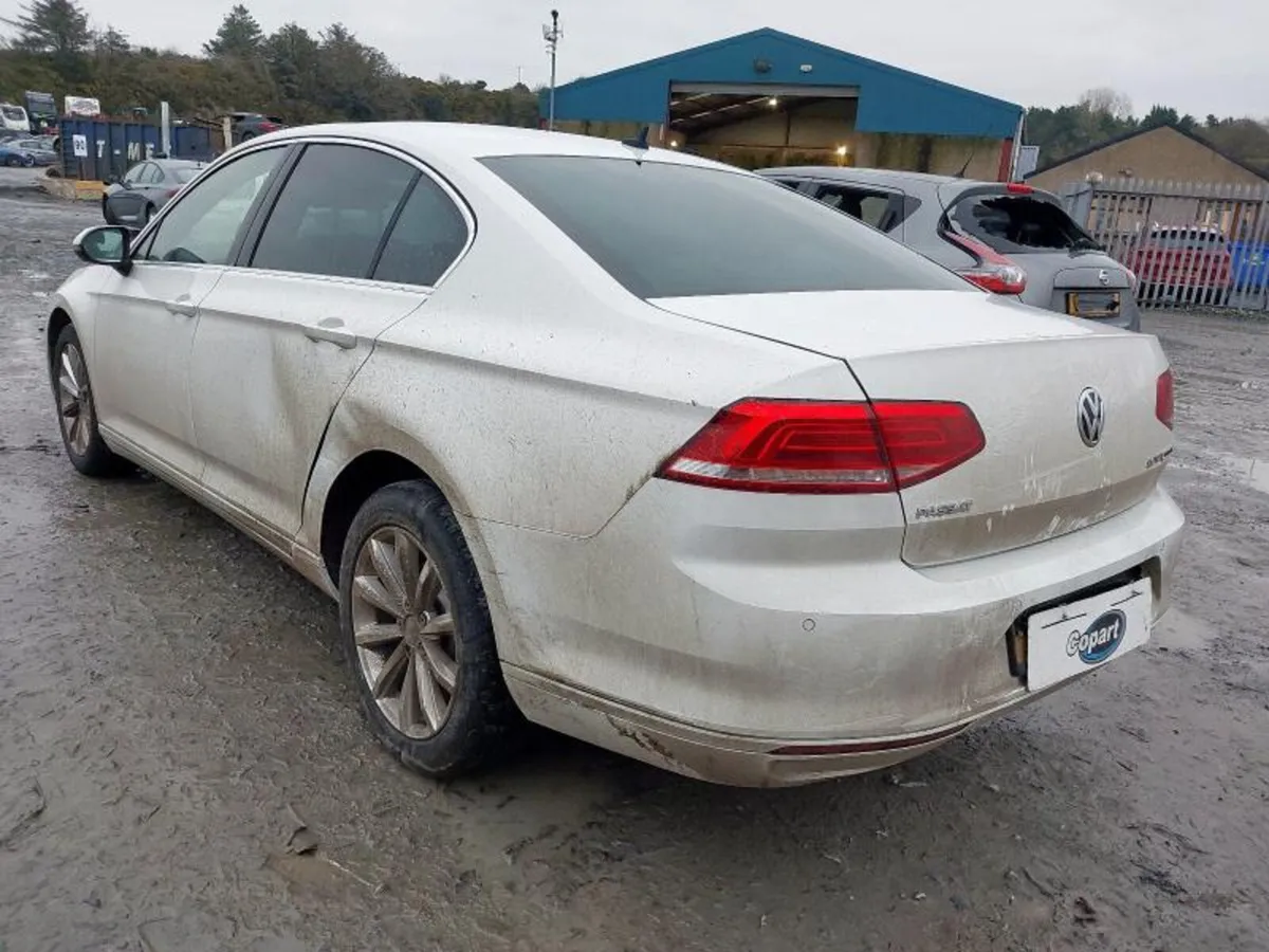 2015 Volkswagen Passat BREAKING / PARTS - Image 4
