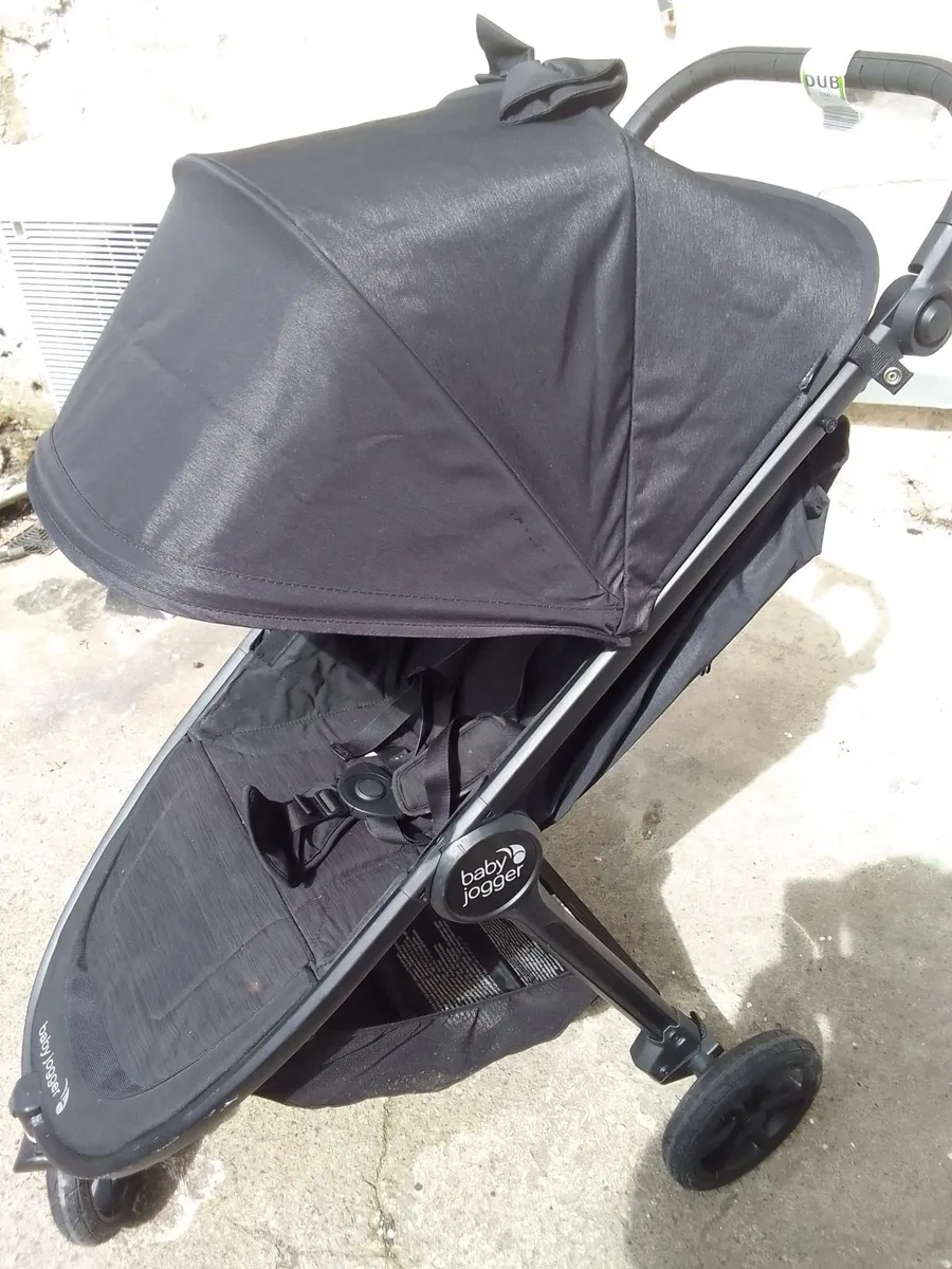 baby jogger  for sale (small tear in picture 2) - Image 1