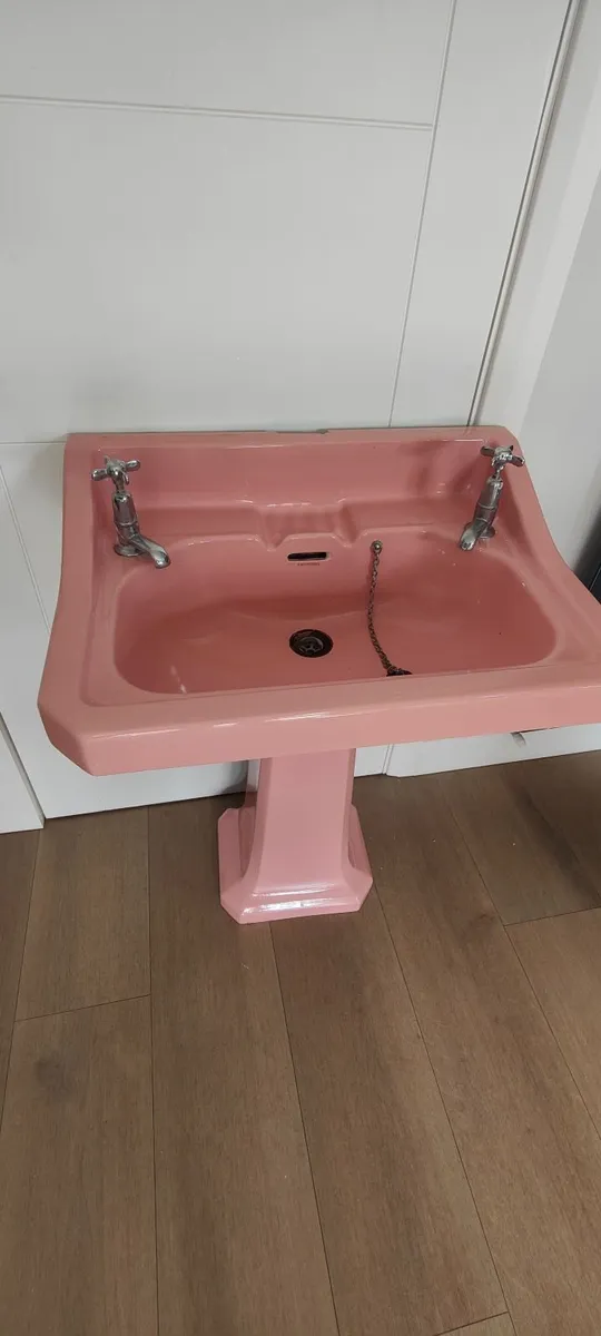 Retro 1950s Bathroom sinks - Image 2