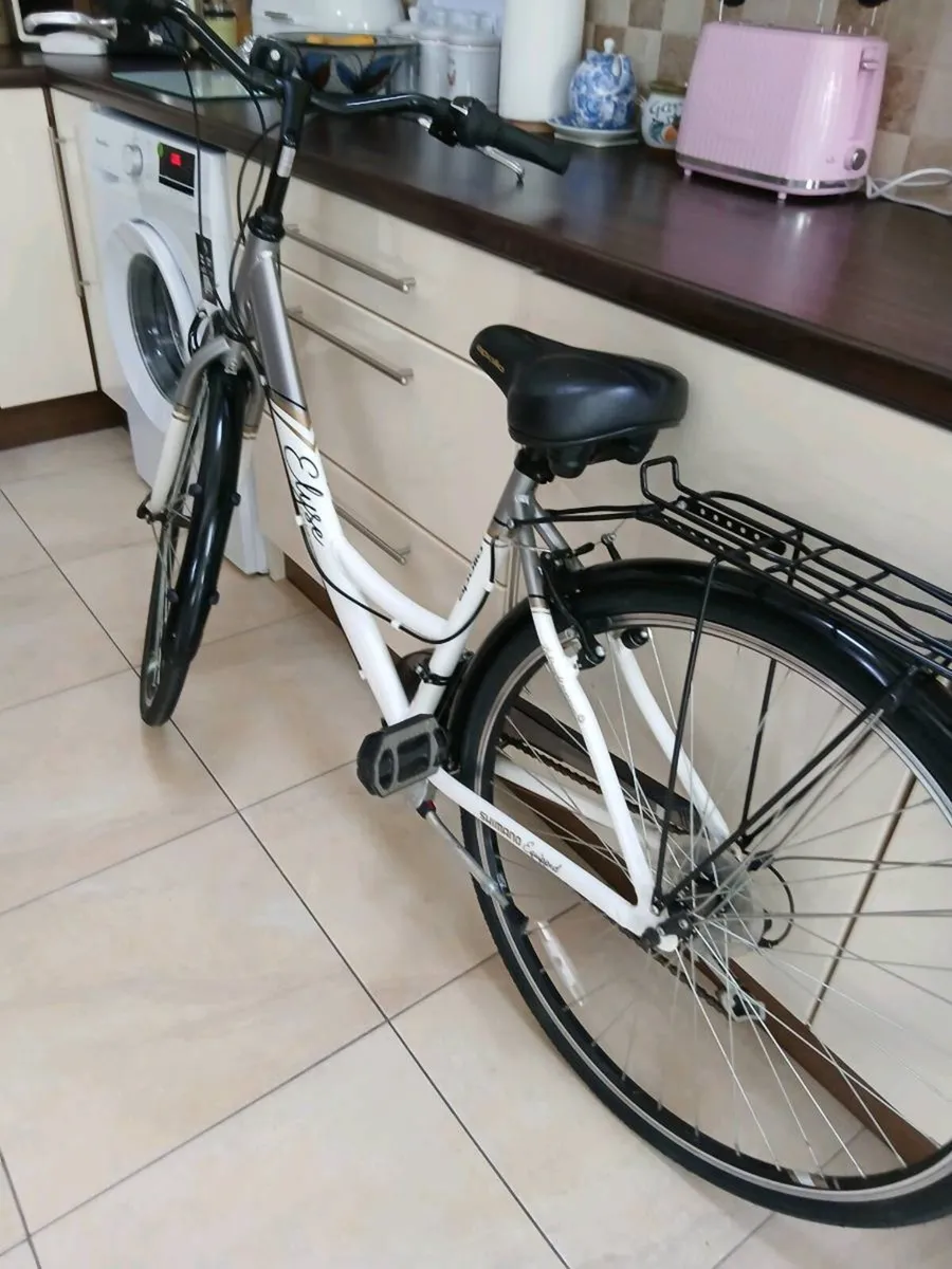 LADIES BIKE 28 INCH WHEELS NEW - Image 1