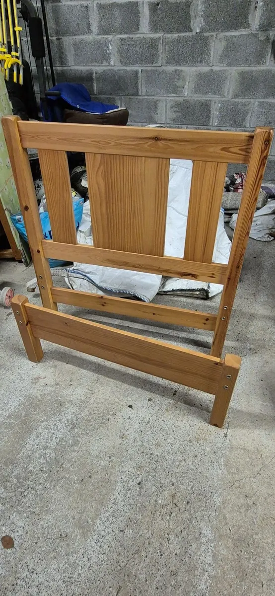 Solid timber single bed frame - Image 1