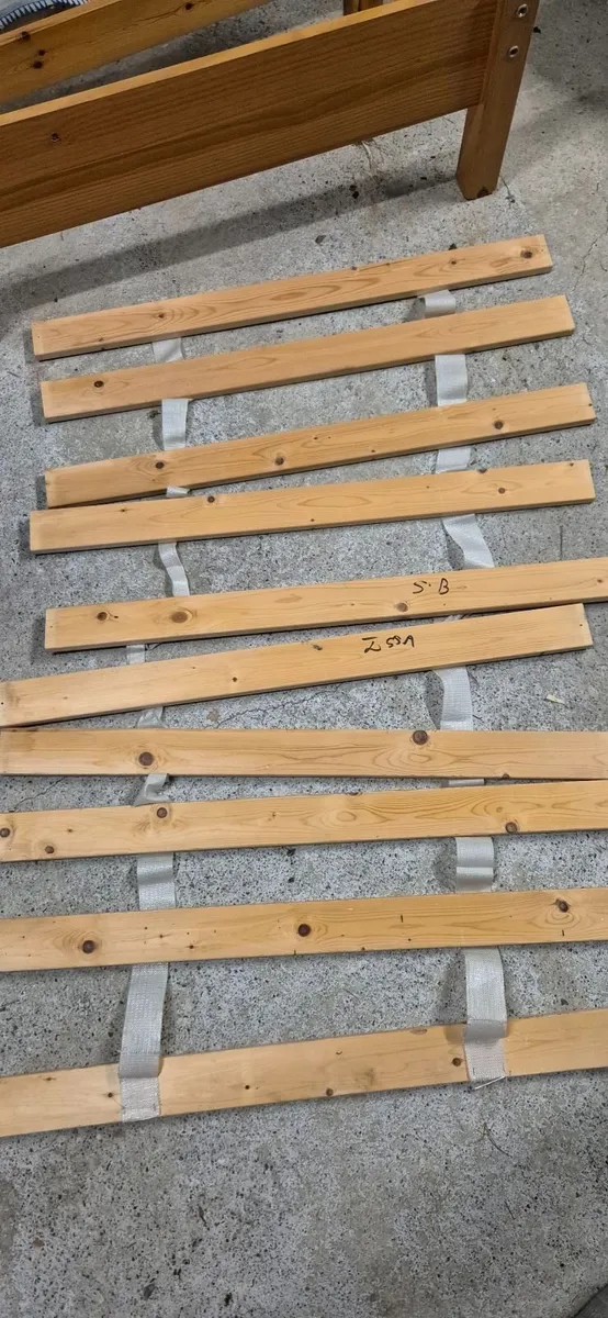 Solid timber single bed frame - Image 4