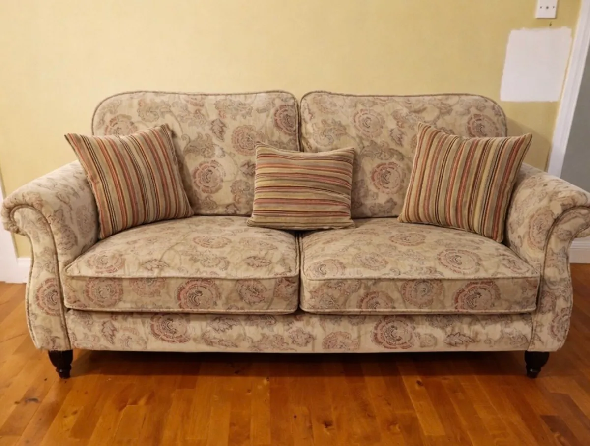 Stylish 3 Piece Suite - Excellent Condition - Image 1