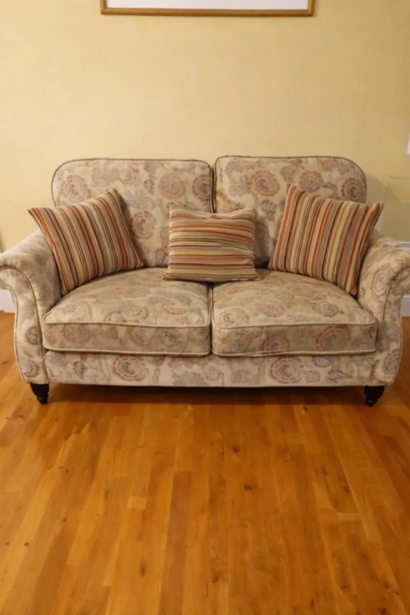 Stylish 3 Piece Suite - Excellent Condition - Image 2