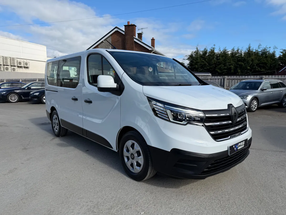 2025 RENAUT TRAFIC AUTO 9 SEATER - Image 1