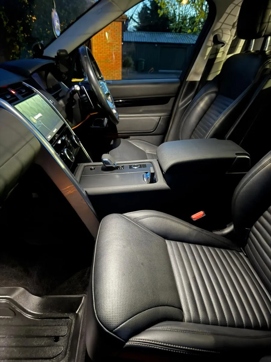 Land Rover Discovery 2021 - Image 2