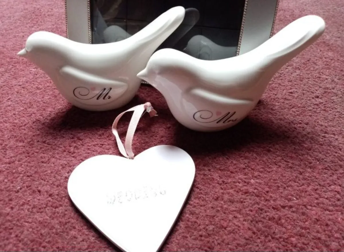 Boutique Porcelain "Mr. & Mrs." Wedding Gift Set.. - Image 1