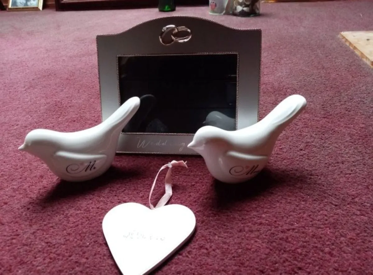 Boutique Porcelain "Mr. & Mrs." Wedding Gift Set.. - Image 3