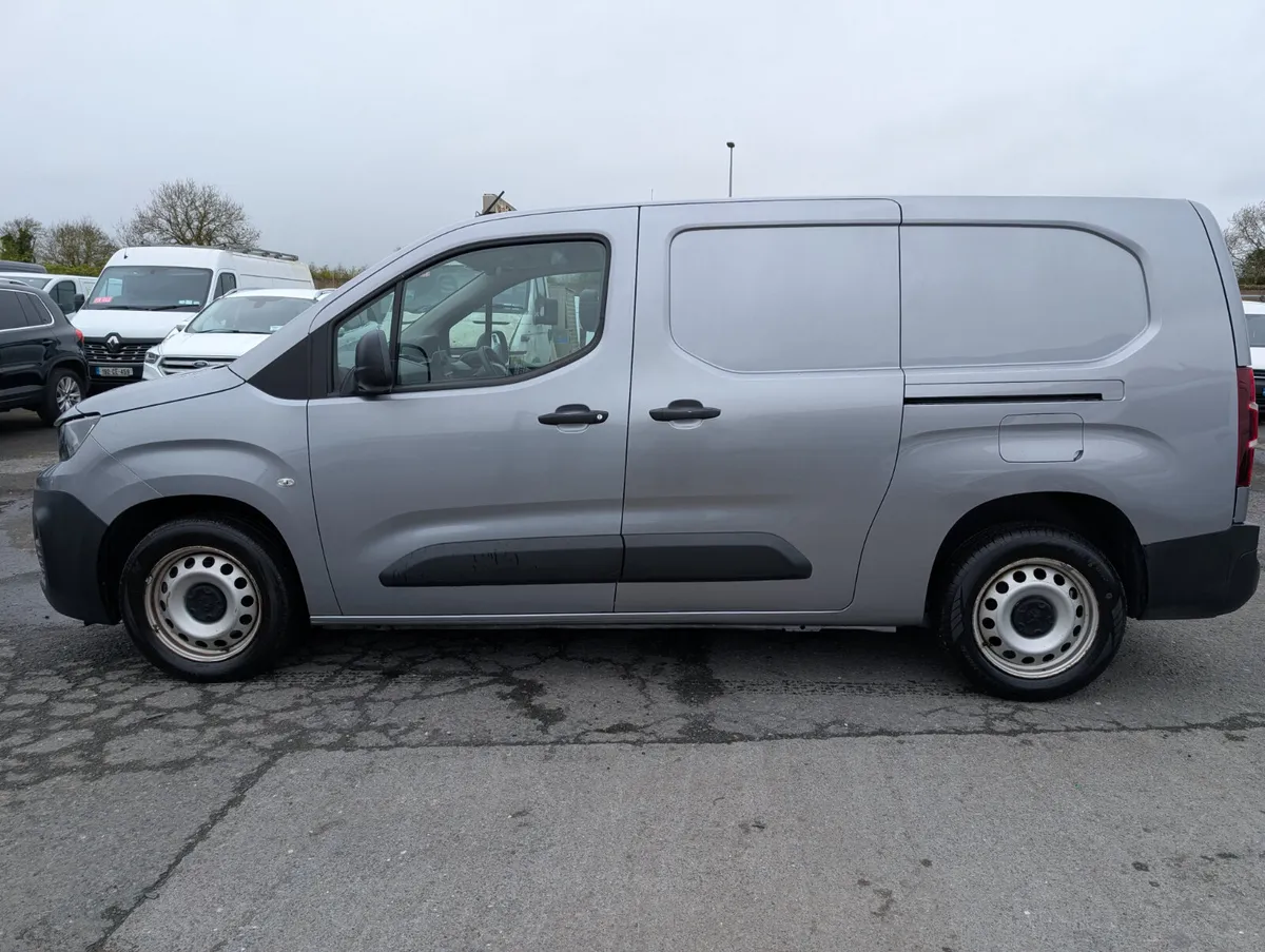Peugeot Partner 1.6 hdi New model 3 seater - Image 4
