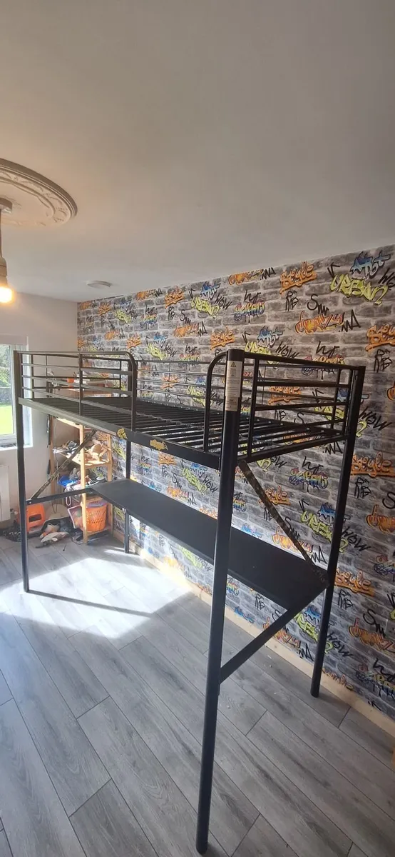 Bunk bed desk - Image 1