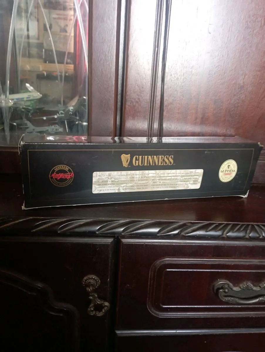 CORGIE DIE-CAST GUINNEES ARTIC 16 WHEELER TRUCK - Image 2