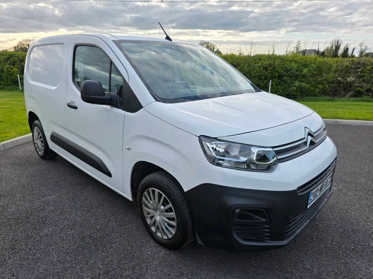 Citroen Berlingo 3 seat hi-spec - Image 1