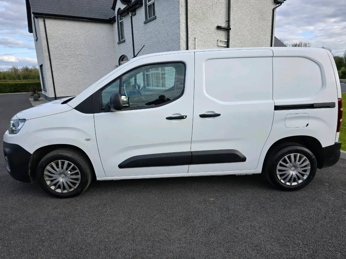 Citroen Berlingo 3 seat hi-spec - Image 3