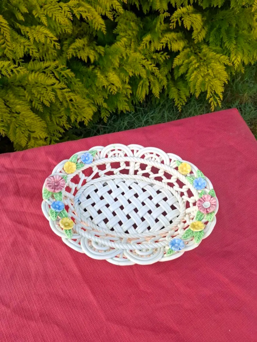 Vintage barbotine basket possible to post - Image 2