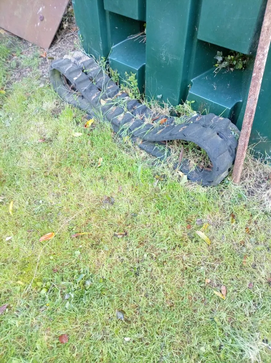 Track of a 3 ton digger - Image 1
