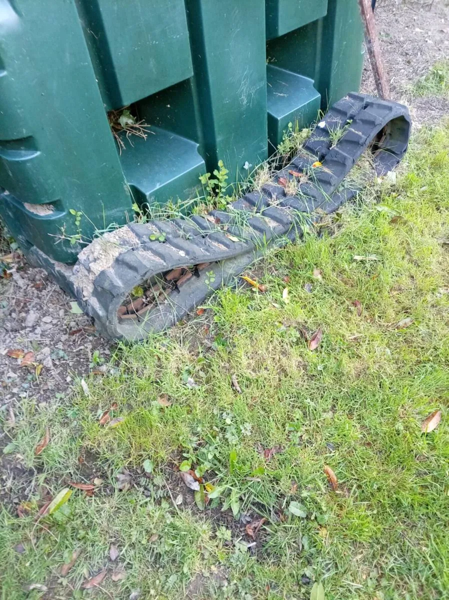 Track of a 3 ton digger - Image 2