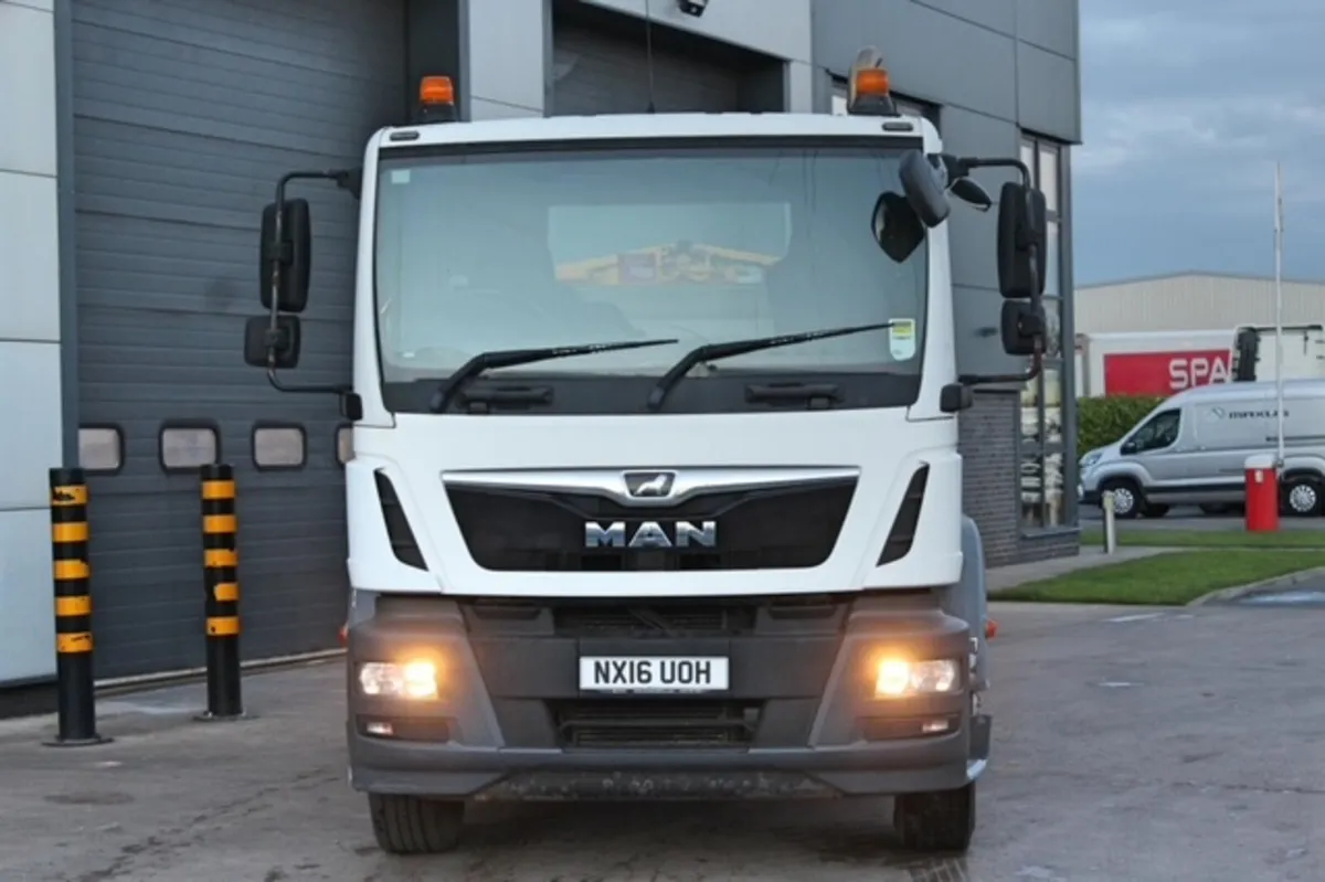 2016 MAN TGM 18.250 4X2 18 TON HOTBOX - Image 2