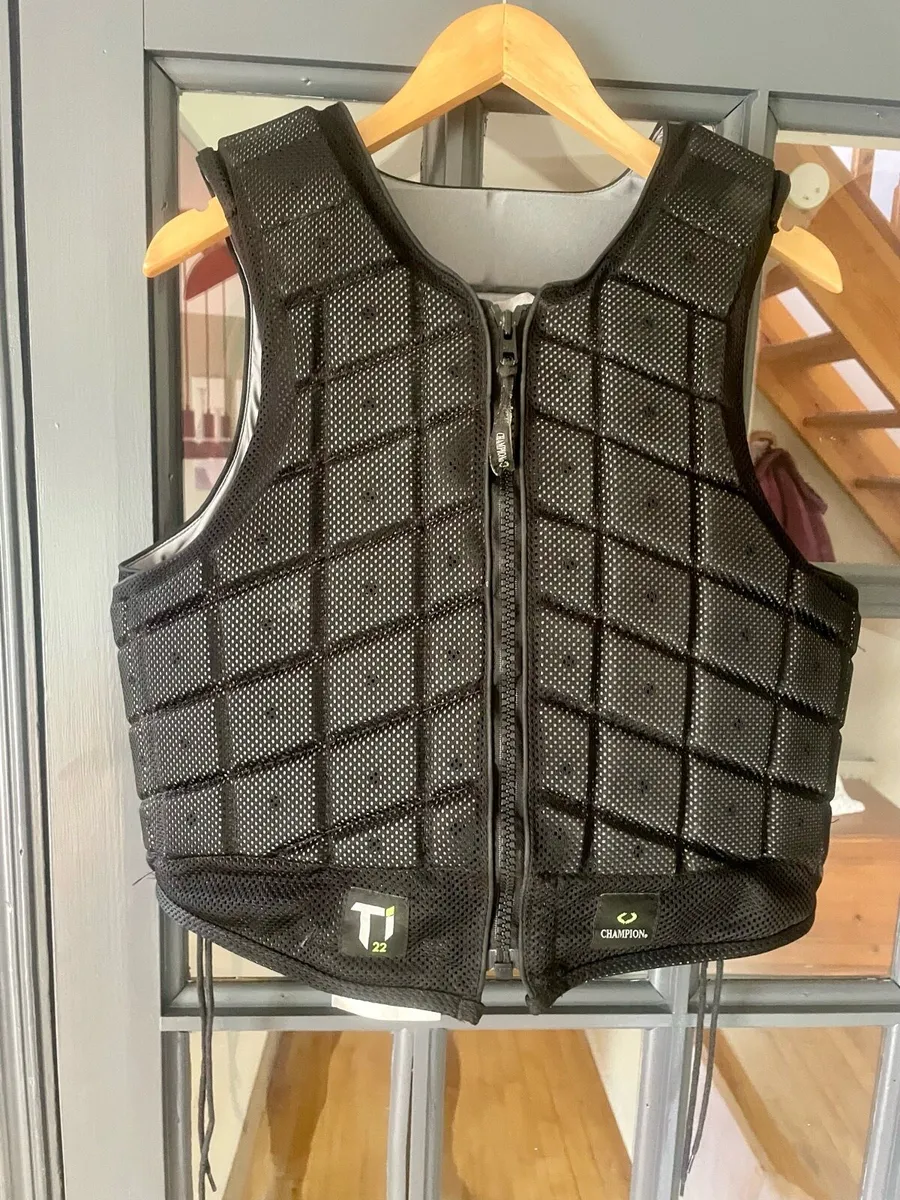 Champion Racesafe Ti22 M adult back protector - Image 1