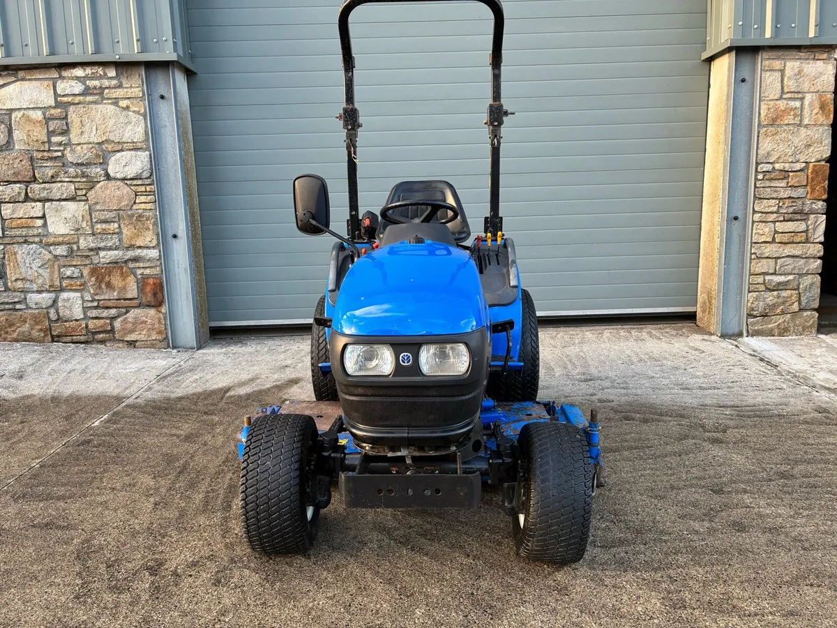 New Holland TC21D tractor mower & collector. Lawn - Image 3