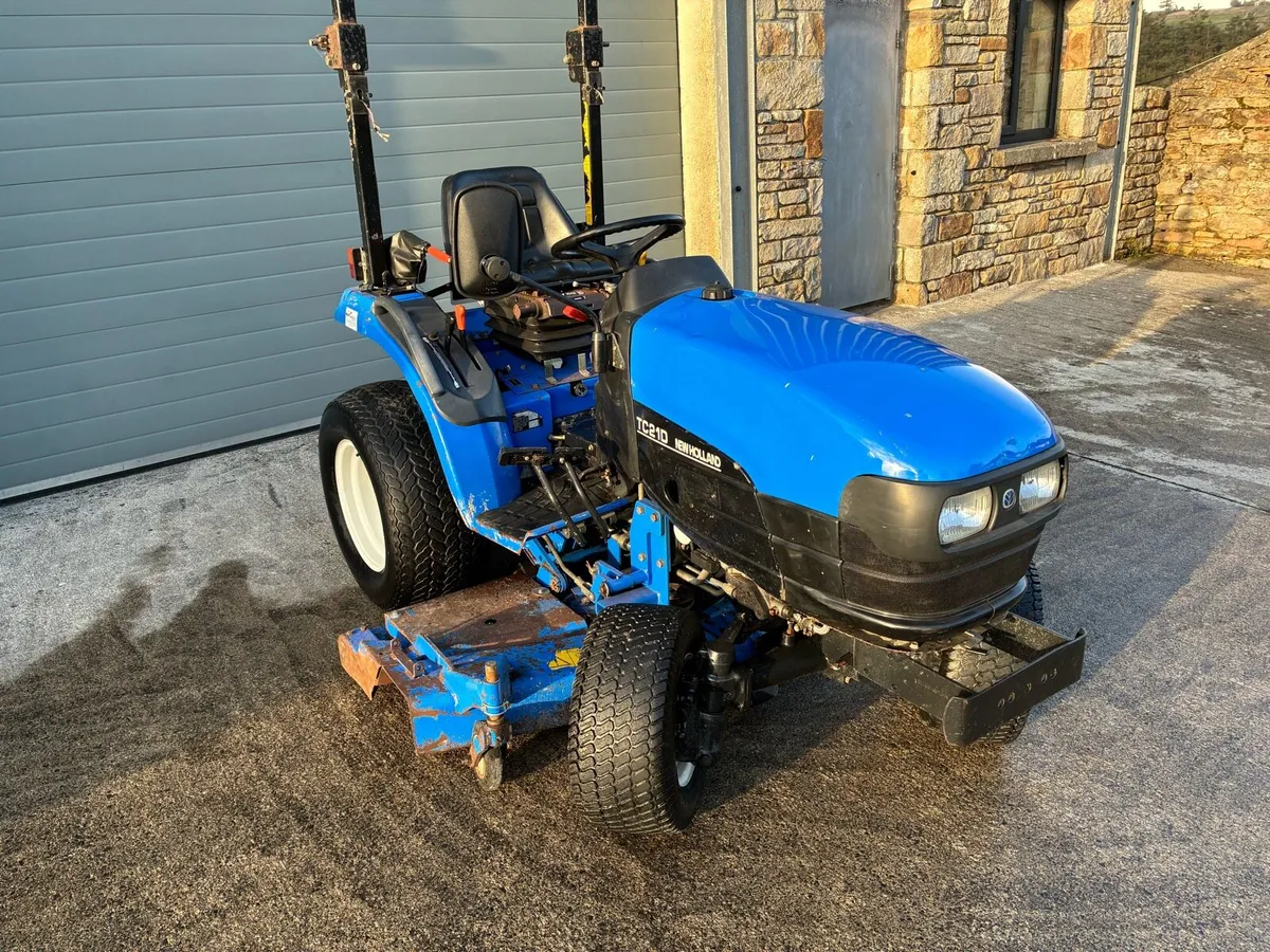 New Holland TC21D tractor mower & collector. Lawn - Image 1