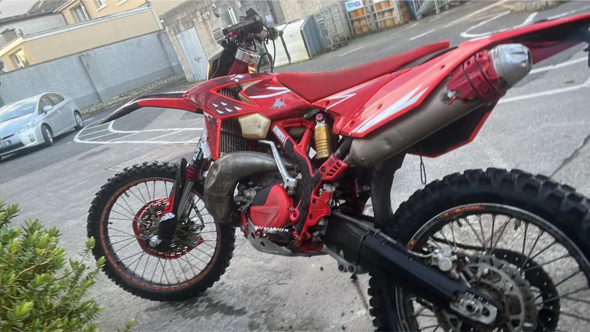 Beta 300 rr enduro motorbike road legal - Image 4