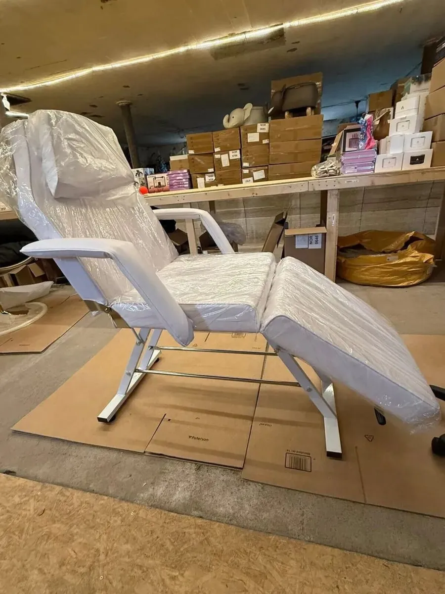 Beauty bed chair therapy bed with stool brand new - Image 3