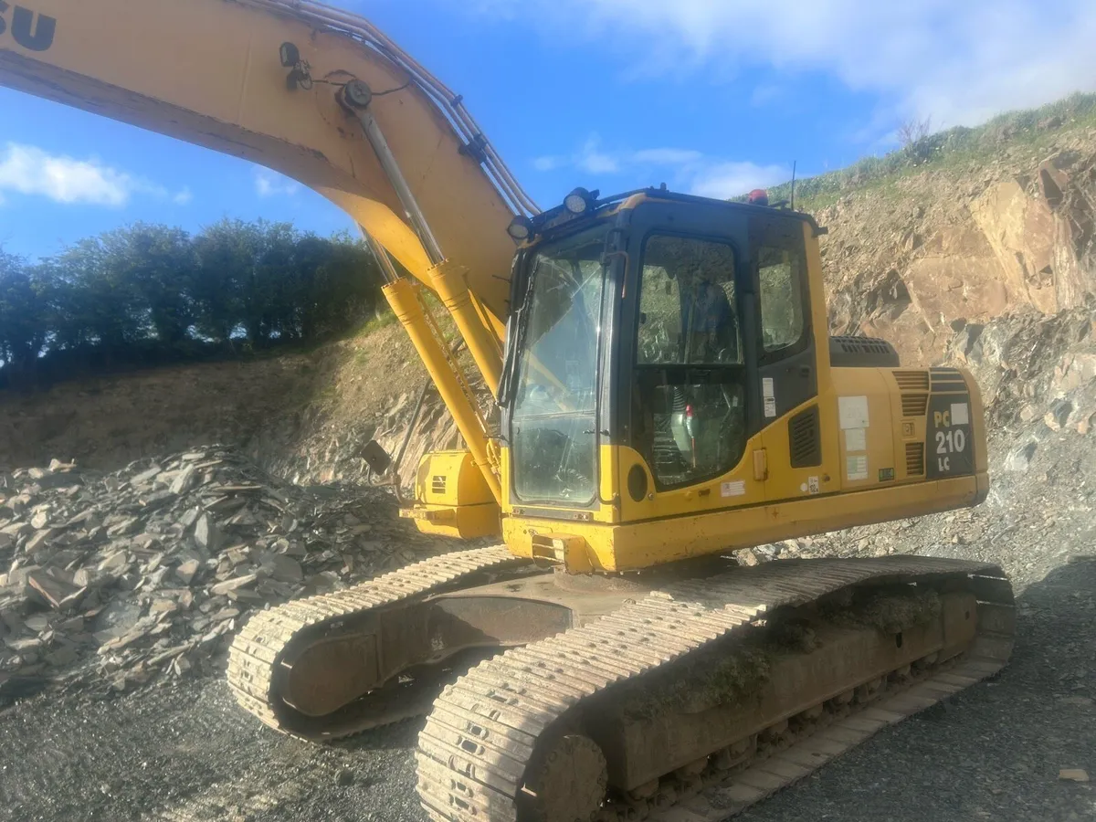 Komatsu PC210-8 - Image 1
