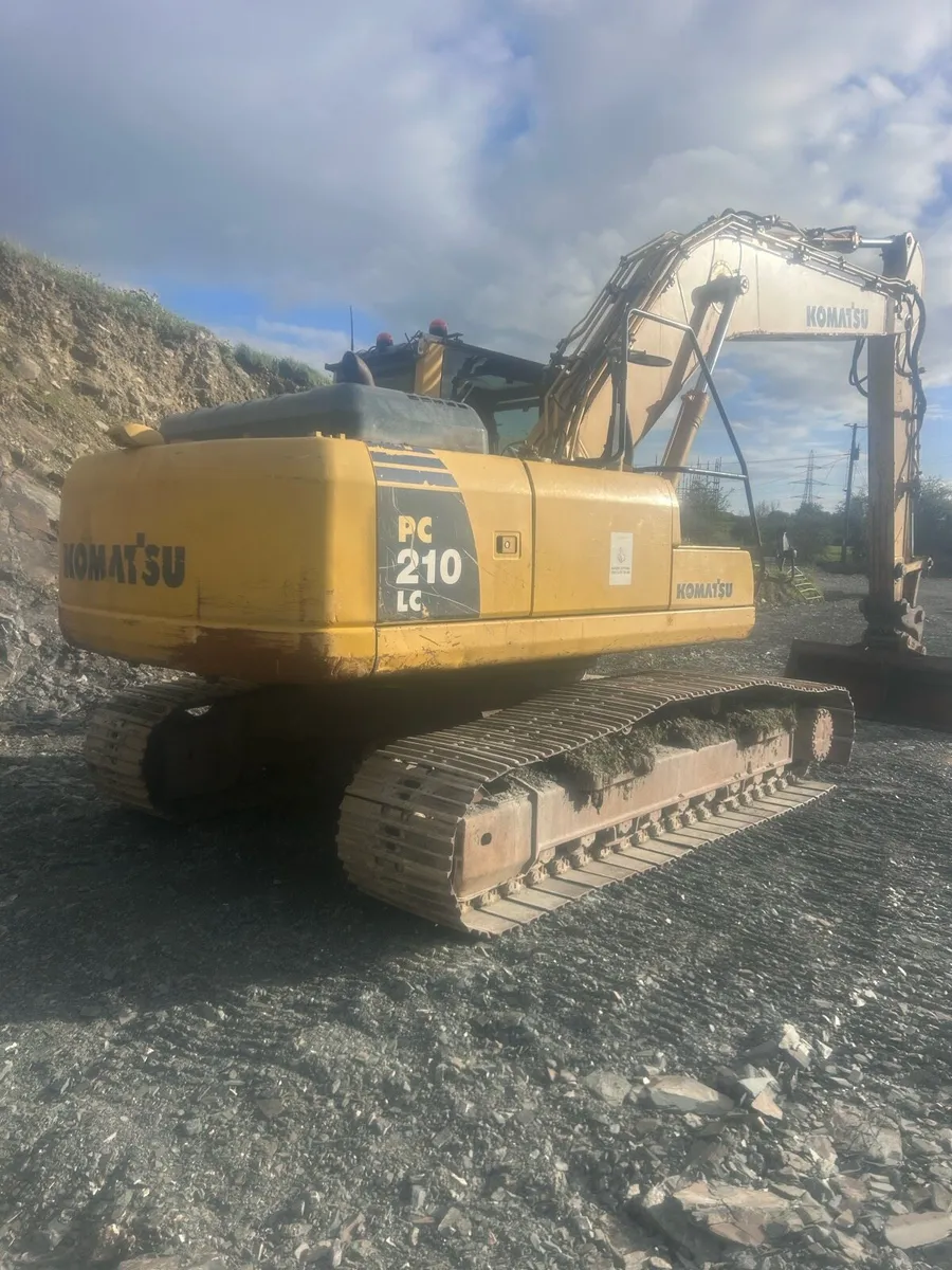 Komatsu PC210-8 - Image 2