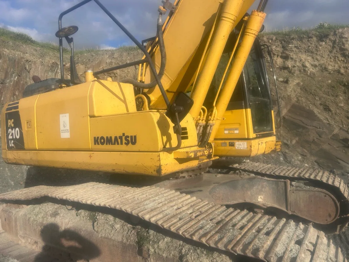 Komatsu PC210-8 - Image 4
