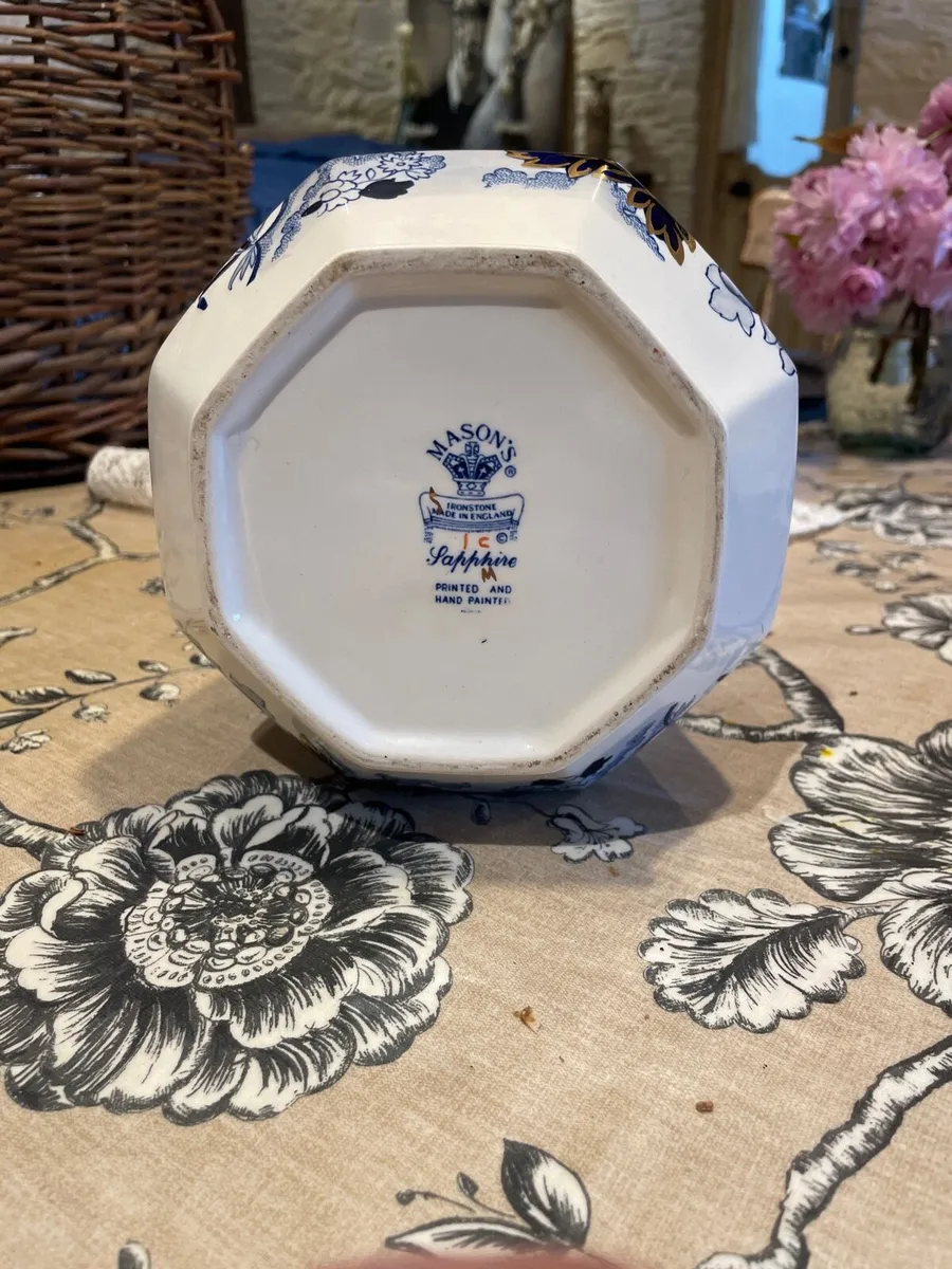 Mason’s ironstone Sapphire vase - Image 3