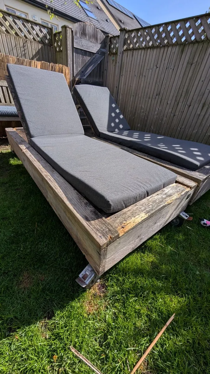 2 Wooden Sunbed