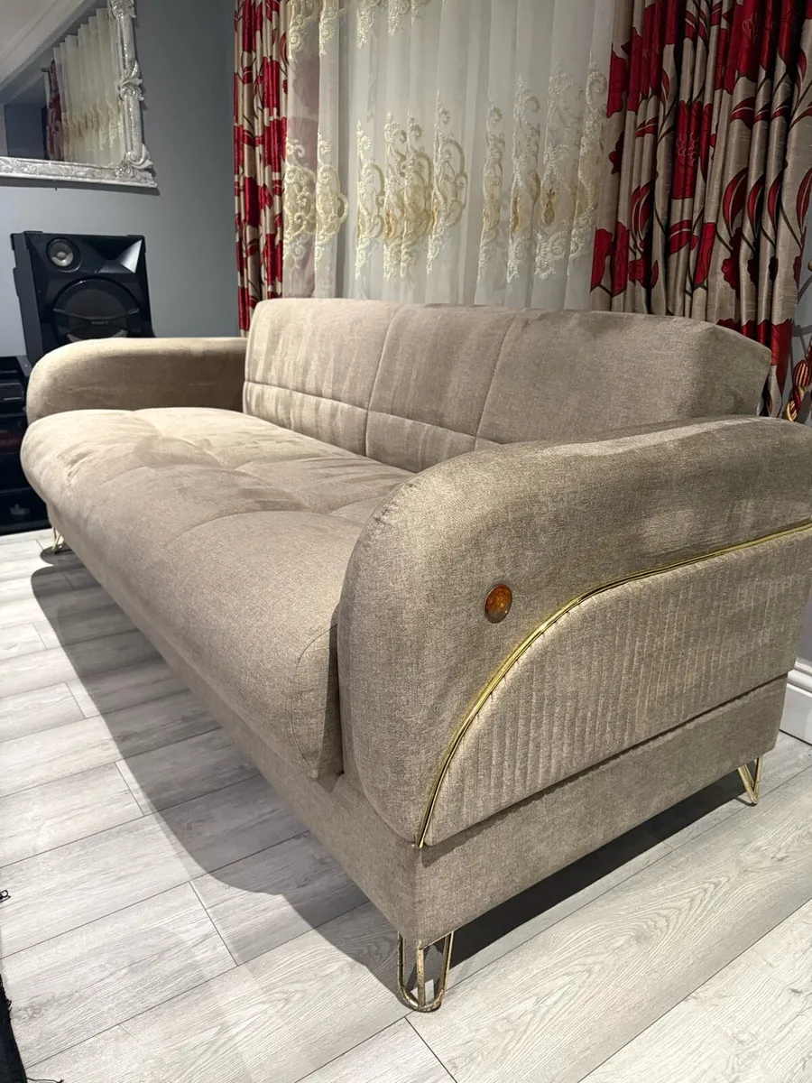3 seater sofa bed - Image 1