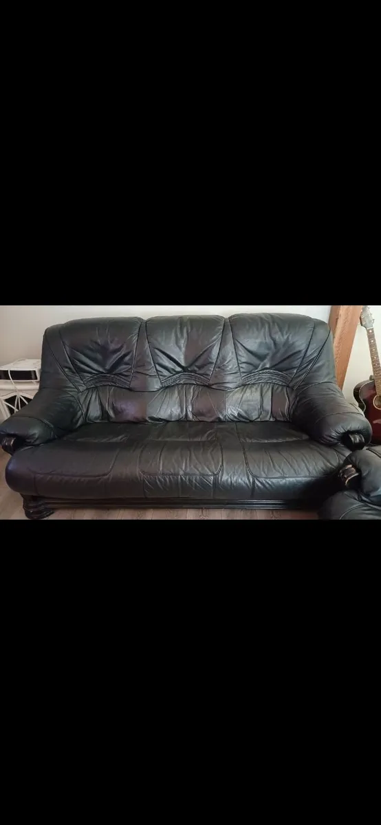 Leather suite - Image 1