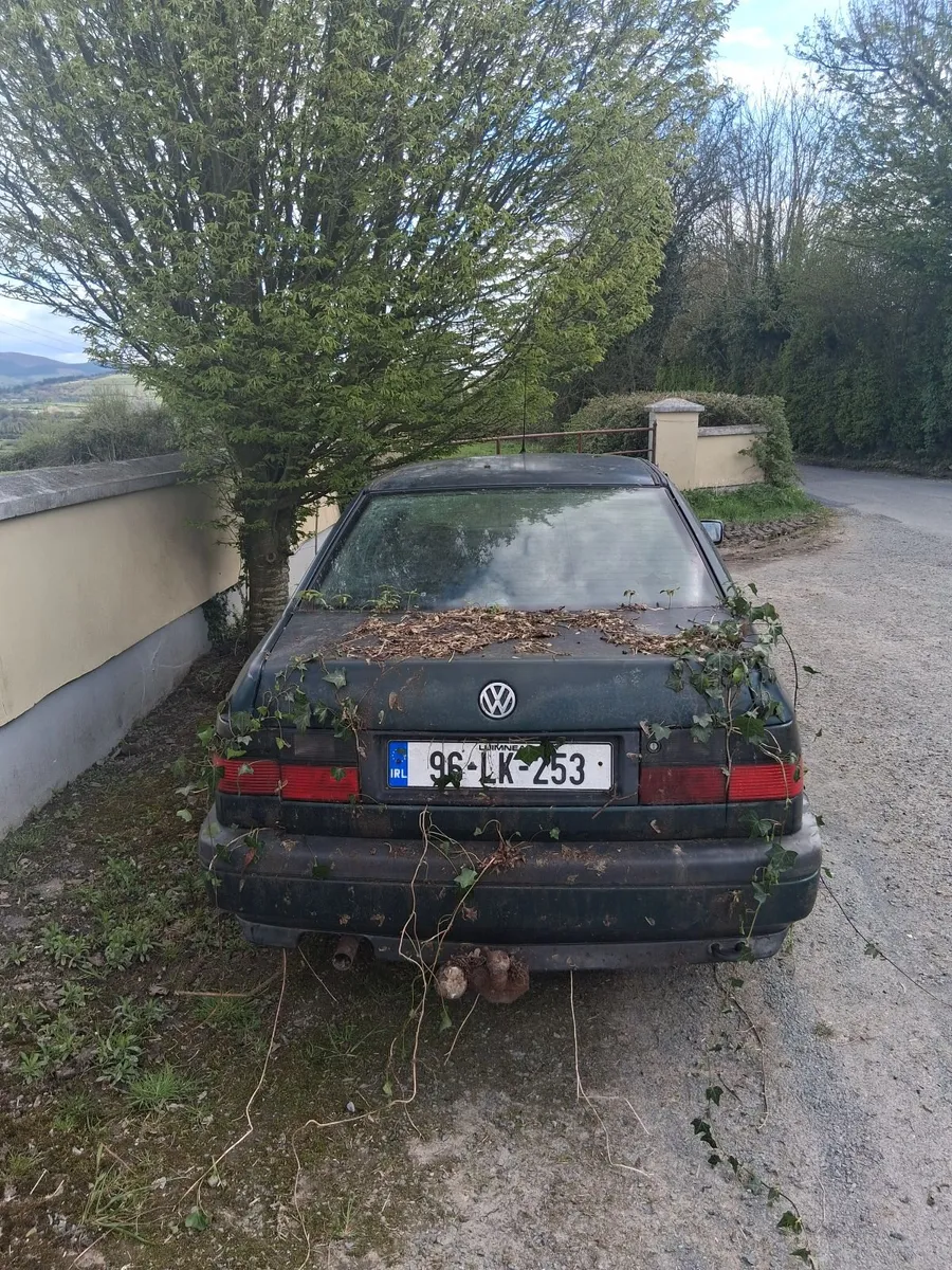 Volkswagen Vento 1996 - Image 2