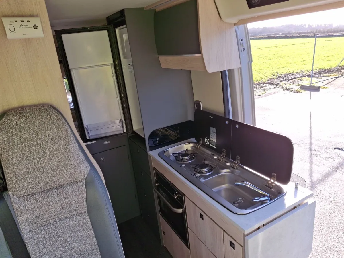 2024 AutoTrail Expedition 68 Pop Up Roof 2/4 Berth - Image 4