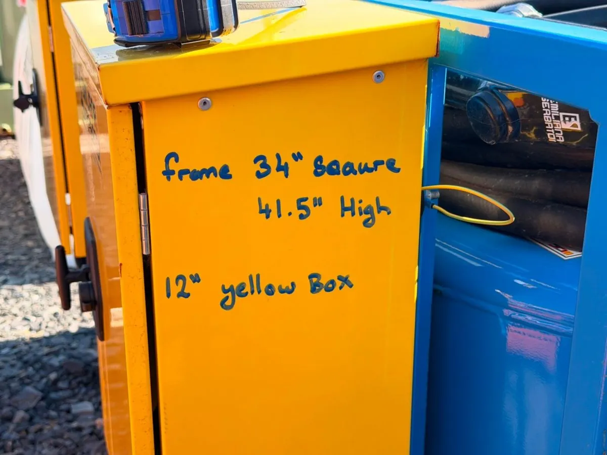 440lts FUEL BOWSER / STORAGE CUBE......2070h. - Image 4