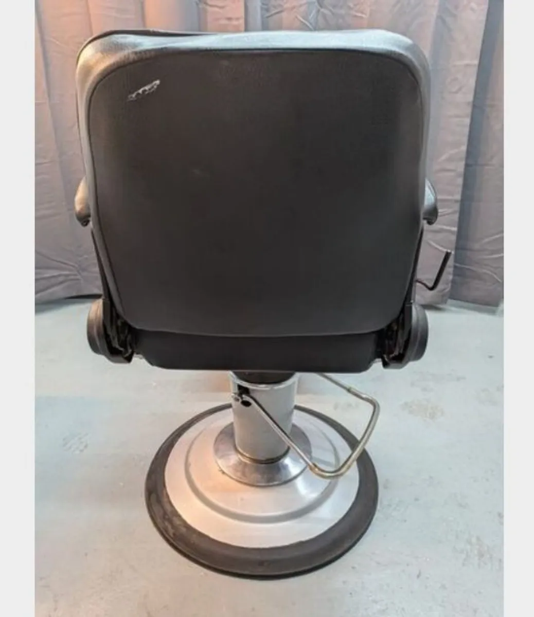 Takara Belmont Barber Salon Chair - Image 4