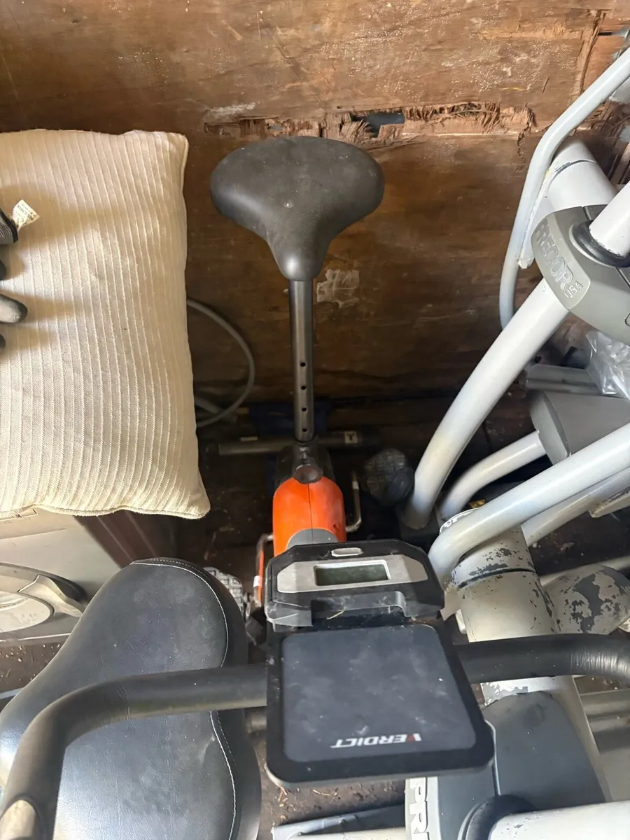 Exercise bikes and mountain climbers - Image 1